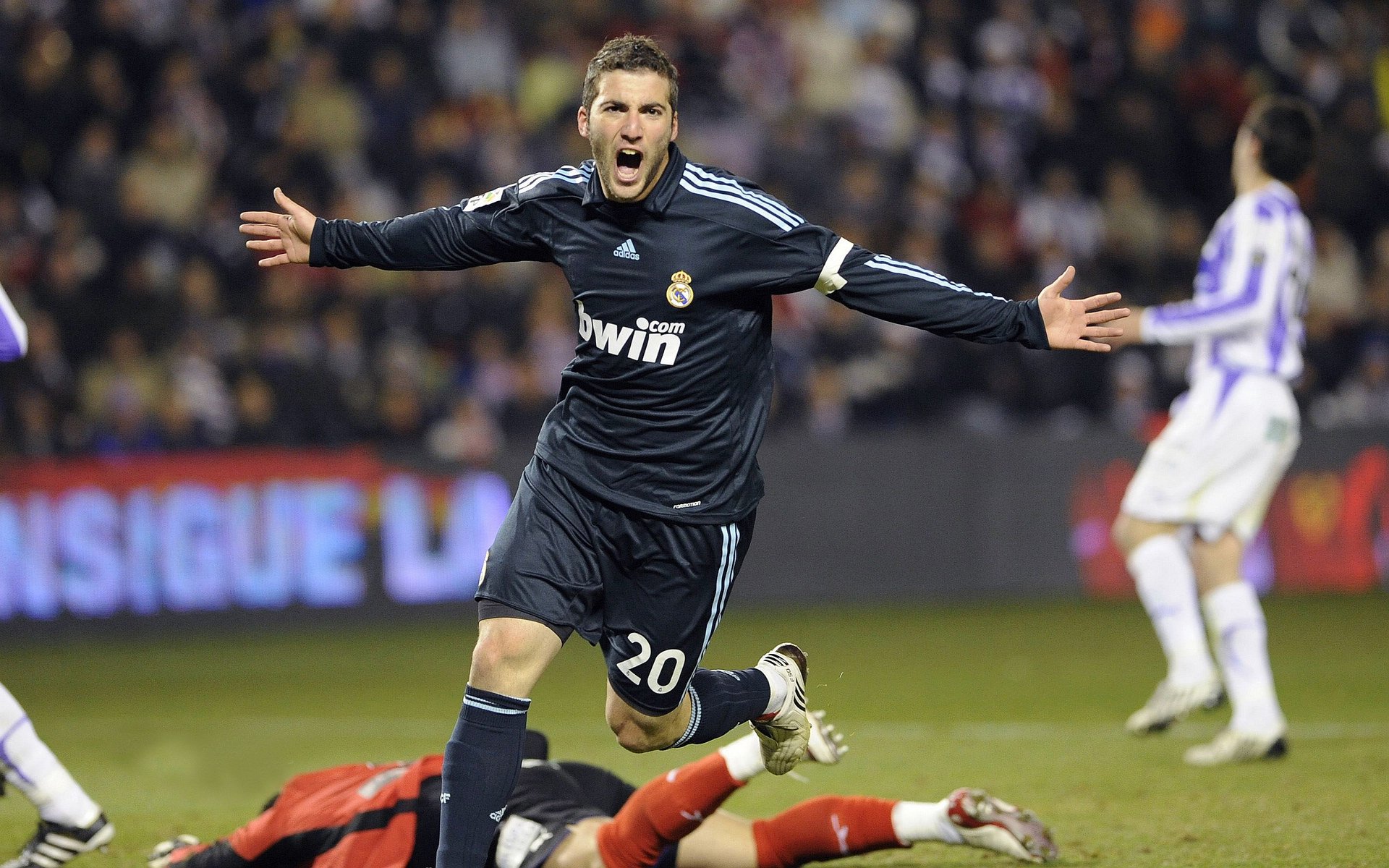 锡安,从NBA勇士到世界杯巨兽,他如何用血肉之躯接管美加墨战场